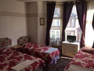 GLENVIEW HOTEL, 18 Vance Road, Blackpool, FY1