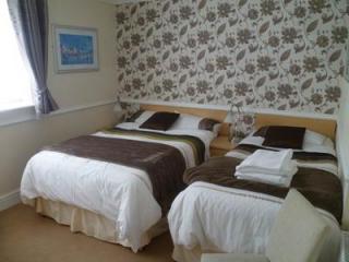 9 SURREY HOUSE, Northumberland Avenue, Blackpool, FY2