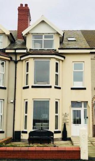 Highcliffe Holiday Apartments, 8 South Promenade, Thornton Cleveleys, FY5