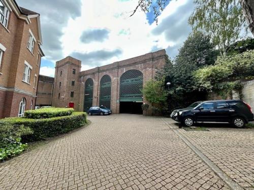 St Peters House, Oxford Street, Newbury, RG14