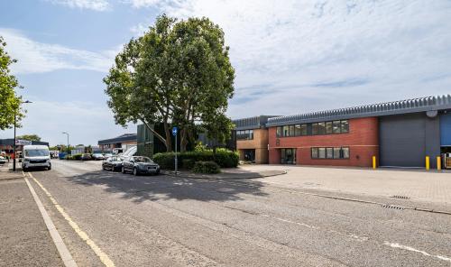 Unit 8, Abbey Road Industrial Estate, Commercial Way, Park Royal, London, NW10