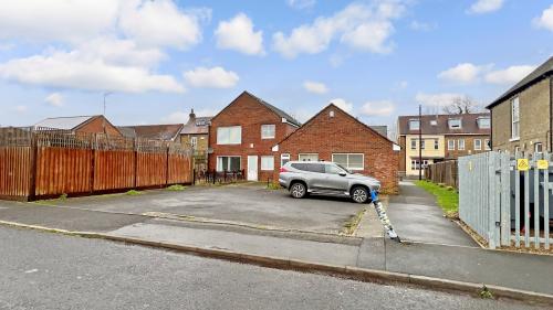 11-12 Wheelwright's Place, High Street, Colnbrook, Slough, SL3
