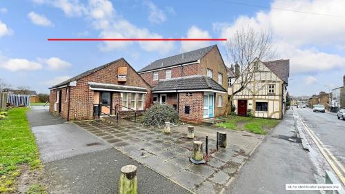 11-12 Wheelwright's Place, High Street, Colnbrook, Slough, SL3