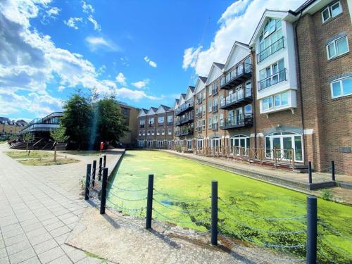 Units 1-6, Durham Wharf Drive, Brentford, TW8