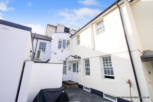 124a Guildford Street, Chertsey, KT16