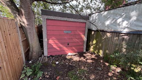 378 Cippenham Lane, Slough, SL1