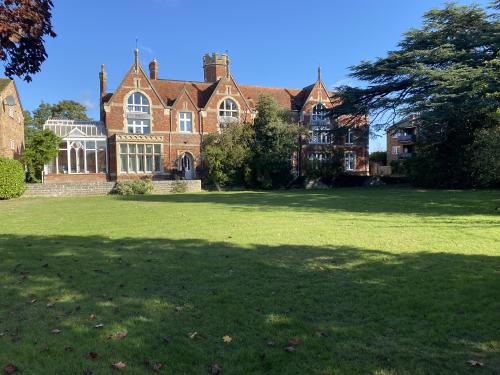 Thatcham House Turners Drive, Thatcham, RG19