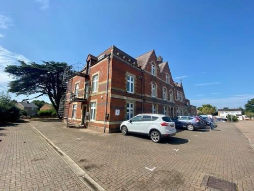 Thatcham House Turners Drive, Thatcham, RG19