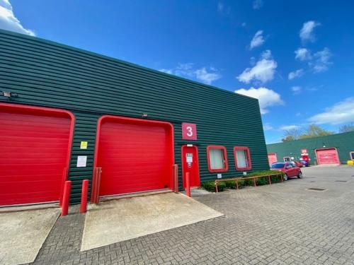 Unit 2, Riverpark Industrial Estate, Ampere Road, Newbury, RG14