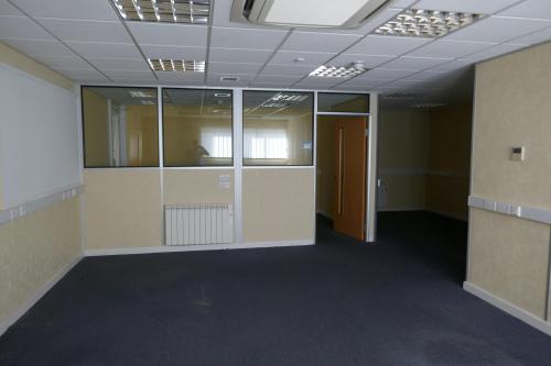 32-33, Oakwood Hill Industrial Estate, Oakwood Hill, Loughton, IG10