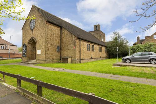 St Francis of Assisi, Cullingworth Road, Dollis Hill, London, NW10