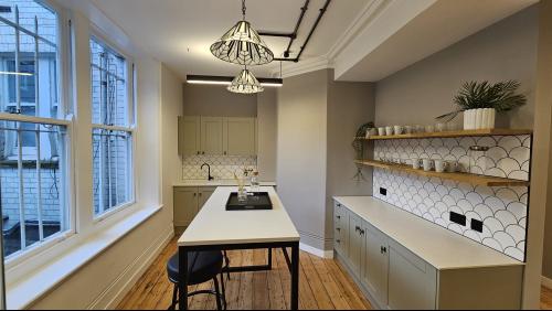 6-7 Hatton Garden, Farringdon, London, EC1N