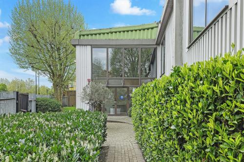 22 Abbey Road, Park Royal, London, NW10