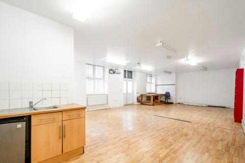 Unit 6 Feather Mews, 91-99 Fieldgate Street, Whitechapel, London, E1