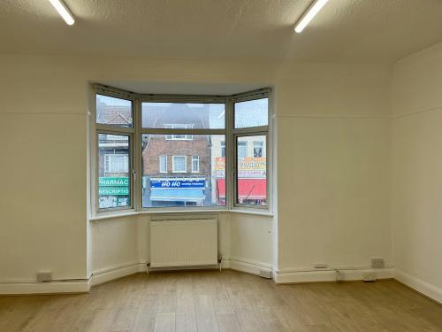 295a Heathway, Dagenham, RM9