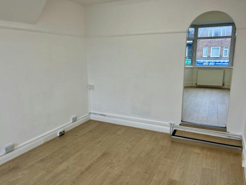 295a Heathway, Dagenham, RM9