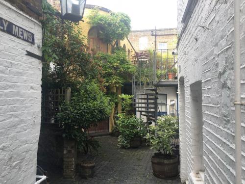 223A, Folly Mews, 223a Portobello Road, Notting Hill, London, W11