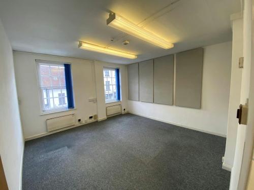 43 Downing Street, Farnham, GU9