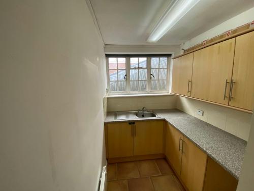 43 Downing Street, Farnham, GU9