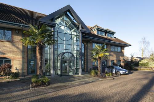 Carlton House, Regent Park, 299 Kingston Road, Leatherhead, KT22