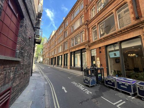 15 Grape Street, Holborn, London, WC2H