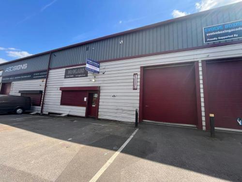 Unit 10 The Business Centre, Corinium Industrial Estate, Amersham,, HP6