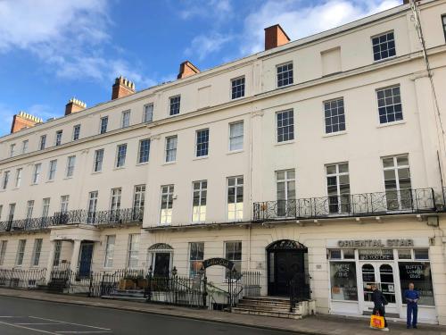 9 The Parade, Leamington Spa, CV32