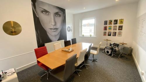 9 The Parade, Leamington Spa, CV32