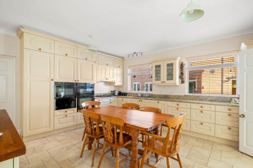 Bleak House Farm, 1 Grovewood Road, Misterton, Doncaster, DN10
