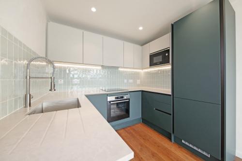 2 Flat 4, Manerium House, Manor Park, London, SE13