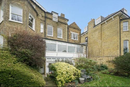 Flat 4, Grove Park, Camberwell, London, SE5
