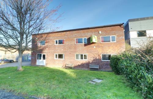 18 Albert Drive, Burgess Hill, RH15