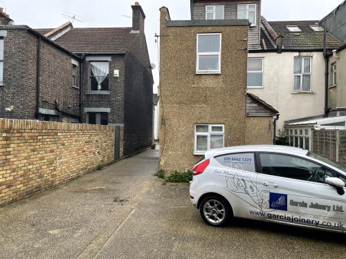 R/O 209 - 225 Davidson Road, Croydon, CR0