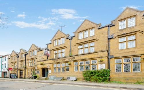 The Cromwell, 9-11 North Bar Street, Banbury, OX16
