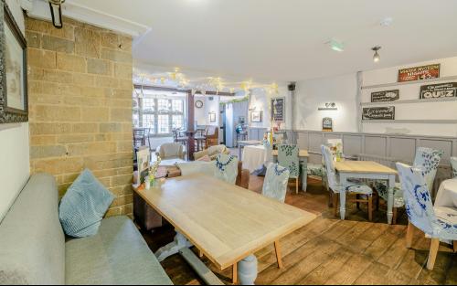 The Cromwell, 9-11 North Bar Street, Banbury, OX16