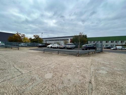 Unit B, Daytona Drive, Colthrop, Thatcham, RG19