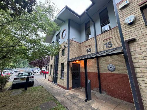 14, Farnborough Business Centre, Eelmoor Road, Farnborough, GU14