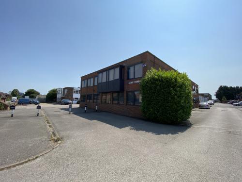 Thame House, Thame Road, Haddenham, HP17