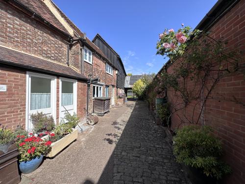 Offices F1 & F2 Offices F1 & F2 Jordan's Courtyard, Upper High Street, Thame, OX9