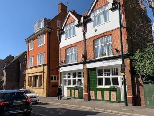 9-11 High Street, Hampton, TW12
