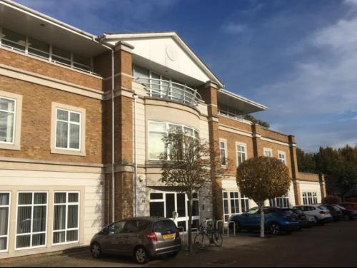 14 Castle Mews, Hampton, TW12