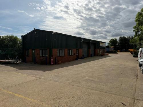 Unit and Yard, Roade Hill, Ashton, Northampton, NN7
