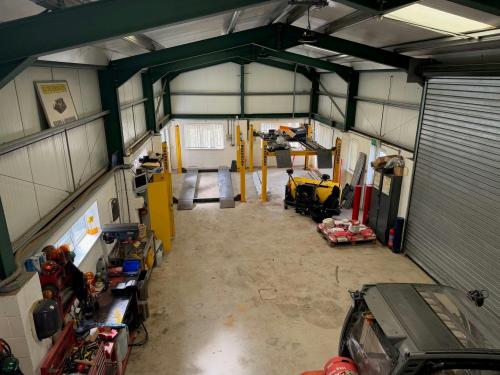Unit and Yard, Roade Hill, Ashton, Northampton, NN7