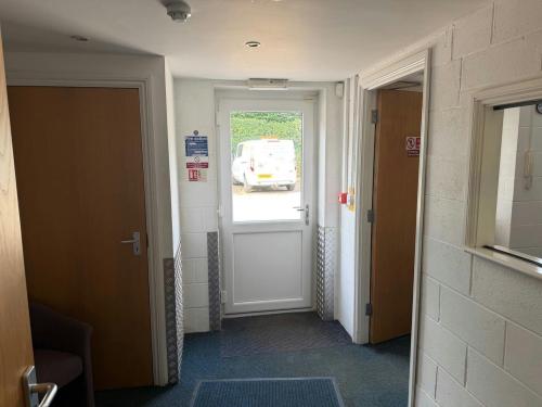 Unit and Yard, Roade Hill, Ashton, Northampton, NN7