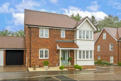 Estate, 26 Silver Birch Road, Ashford, TN27