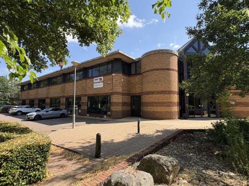 Pembroke House, Banbury Business Park, Aynho Road, Adderbury, Banbury, OX17