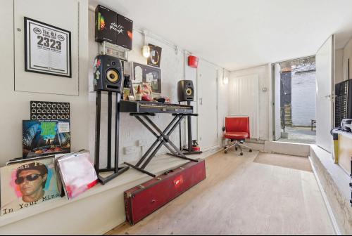 Bridge House, 283 Kingsland Road, Hackney, London, E2
