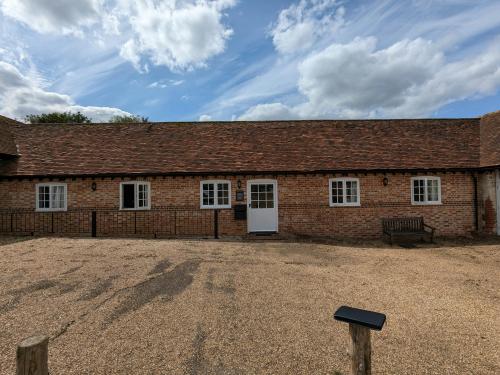 The Malthouse North, Shoelands Farm, Seale Lane, Puttenham, GU10