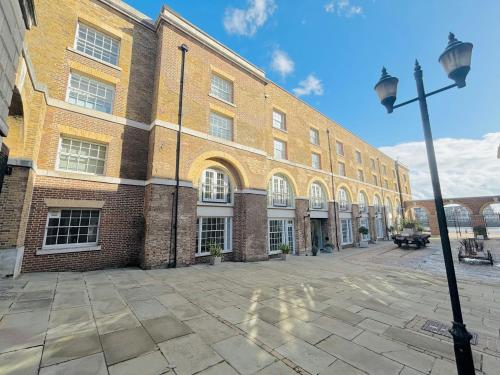 Unit 5, 350 The Highway, Limehouse, London, E1W
