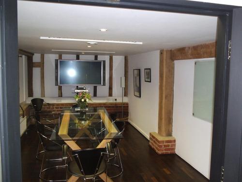 The Great Barn, Birtley Courtyard, Birtley Green, Bramley, GU5